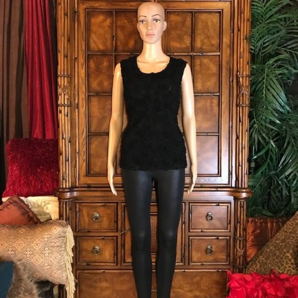 Chiffon 3D Rosette Scoop Neck Sleeveless Top - Picture 4 of 11